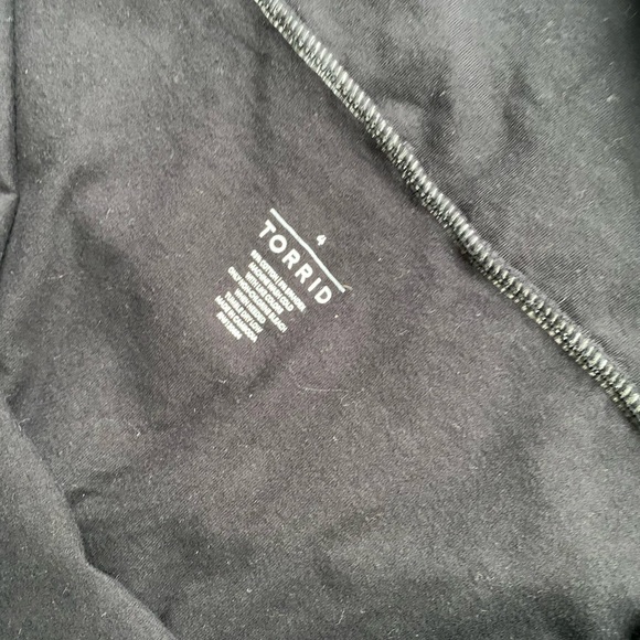 Torrid stretchy black pencil skirt - Picture 5 of 8